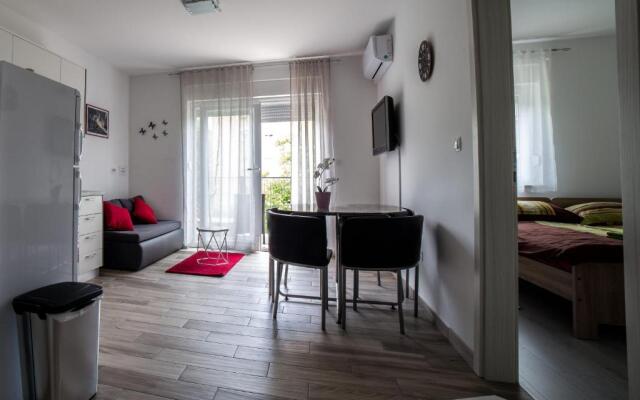 Studio Apartman Nina