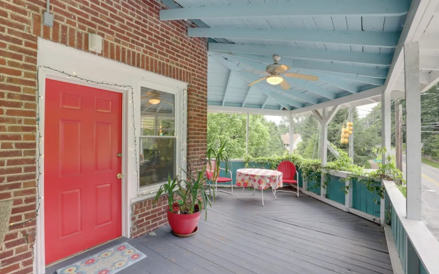 Lovely Hendersonville Retreat ~ 1 Mi to Downtown!