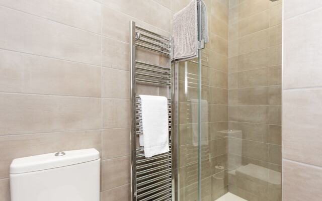 Silver Lining - Luxury New Town Apartment