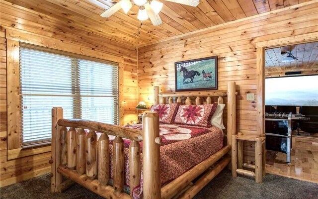 Hemlock Inn - Eight Bedroom Cabin