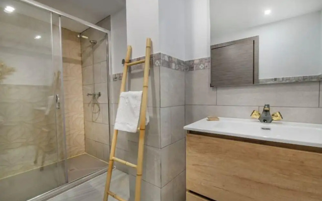 Molucano Themed Rooms