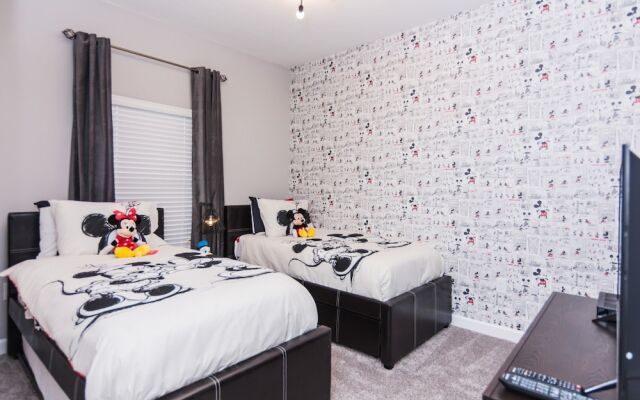 Dream Townhome with private pool Close to Disney SL4906