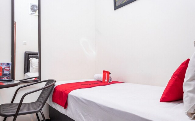 Bantal Guling Asia Afrika by RedDoorz