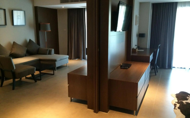 Season Five Hotel