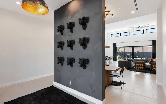 Luxe - Solstice Retreat - Heated Pools - 2 Homes