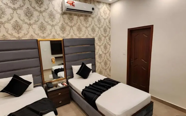 Red Fort Hotel Gulberg