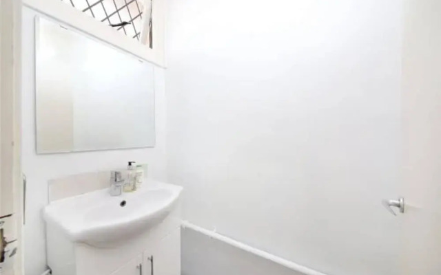 3 Bedroom Hoxton Flat Close to Bustling Shoreditch