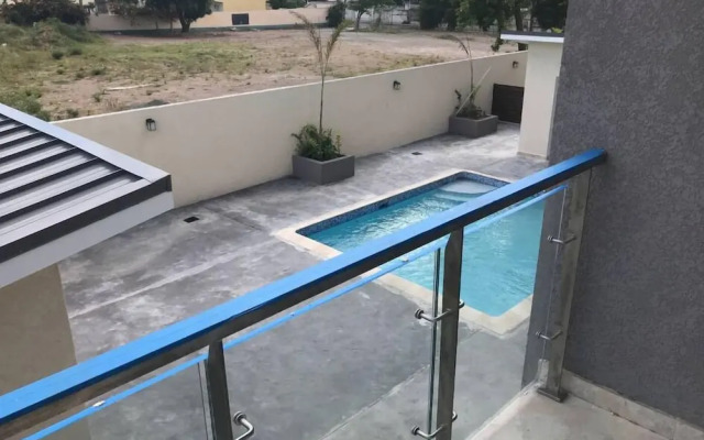 Modern 1BR Condo in Kingston