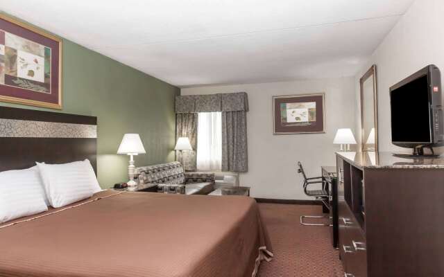 Howard Johnson Hotel by Wyndham Newark Airport