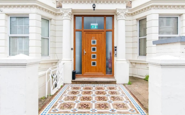 Popular - Modern Walpole Bay Apartment