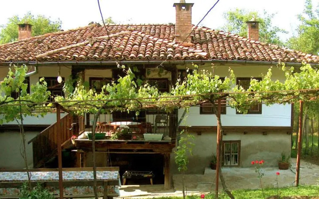 Sisters Trifonovi Guest House