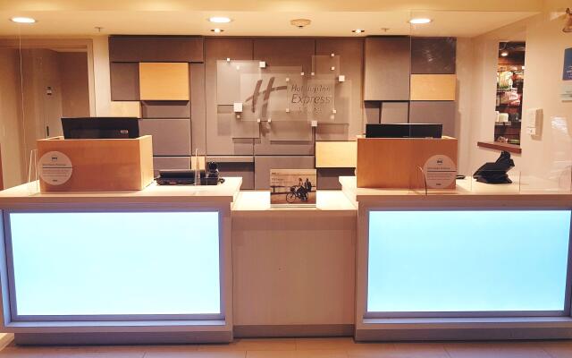 Holiday Inn Express & Suites Surrey by IHG