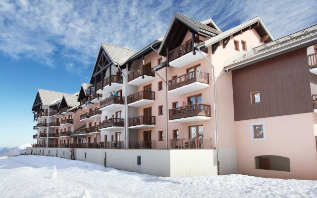 Apartment with a balcony or terrace near the piste