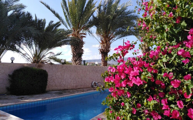 Lovely 7 Bedroom Villa !!