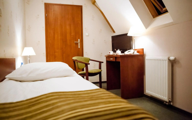 Hotel Logos
