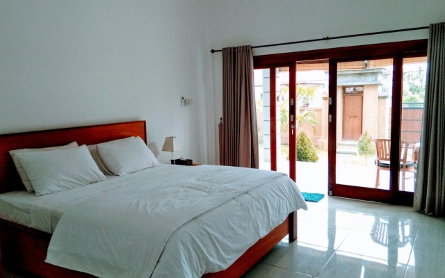 Blue Royal Amed – Guest Rooms – Purwakerti