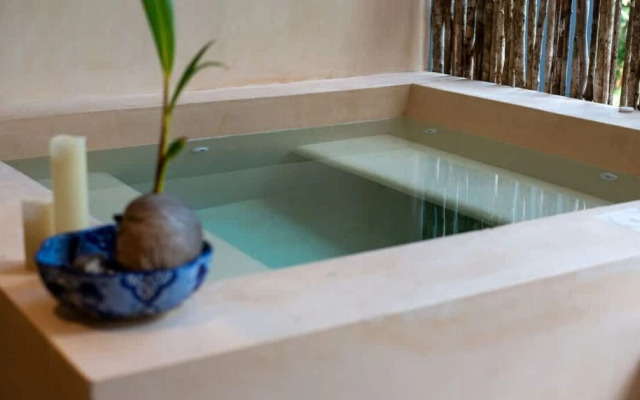 Spacious 3 Br w Private Pool Exclusive Gym