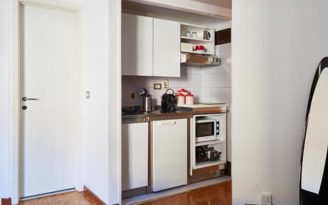Stellar 70 Style Studio with Terrace-Heart of Milan