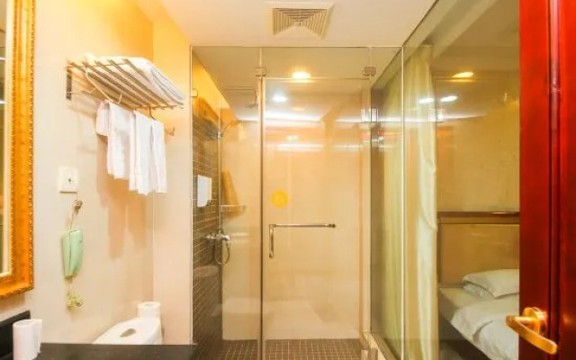 Home Inn & Hua Yi Select Hotel (Jiangyan Railway Station, Jiangyan Avenue, Taizhou)