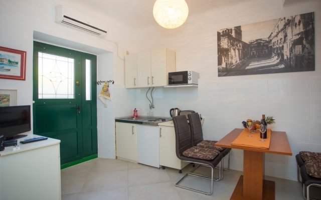 Apartment Zdrav - with big terrace: A1 Split, Riviera Split