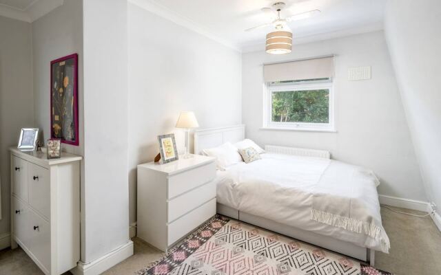 Lovely 2-bed Flat in Shepherd's Bush, West London