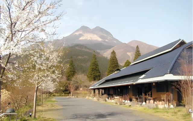 Yufuin Baien Garden Resort