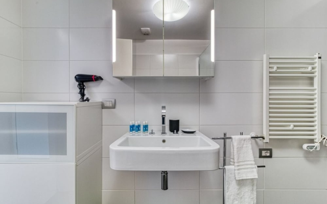 The Lady in Red Studio Flat with Sea View Terrace