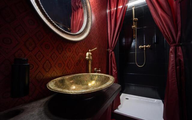 Peanut Medieval Lodge