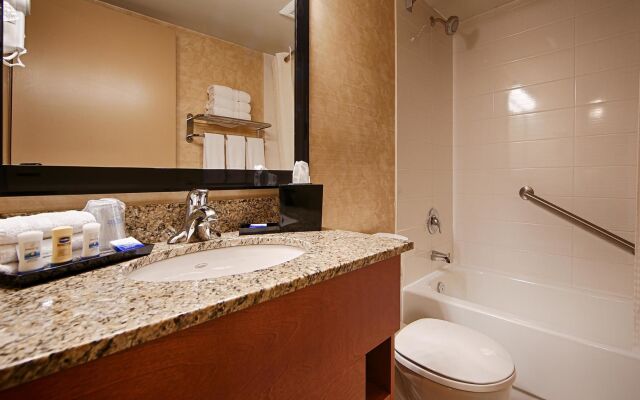 Best Western Plus Rose City Suites