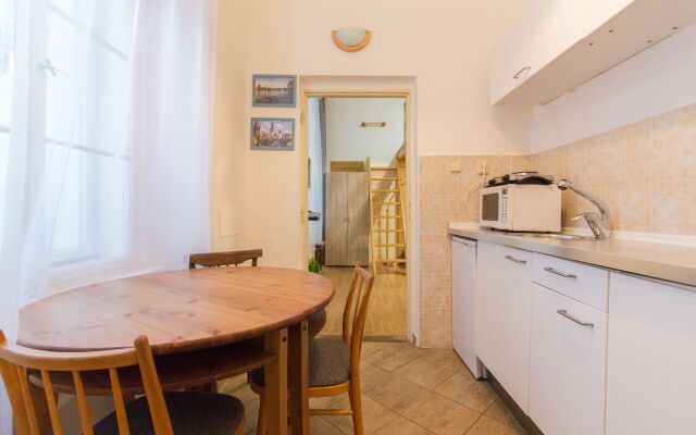 Cosy Apartment for 4 next to the Main Train Station by easyBNB