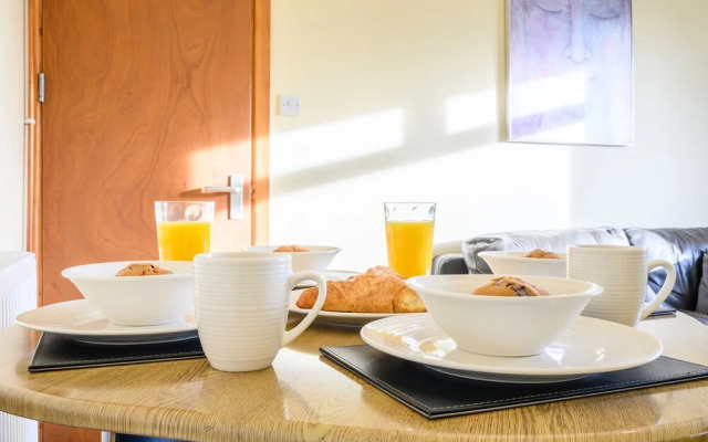 Fawr Place by  Tŷ SA