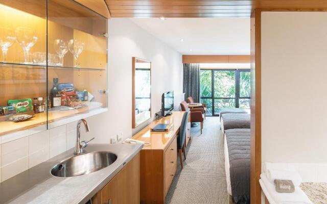 Commodore Airport Hotel