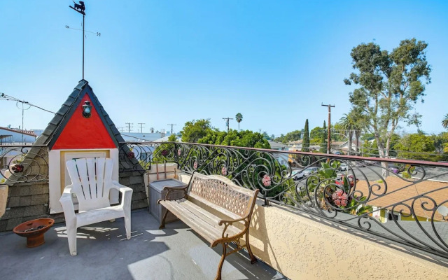 Unique Historic Home w/ Rooftop Deck in Long Beach