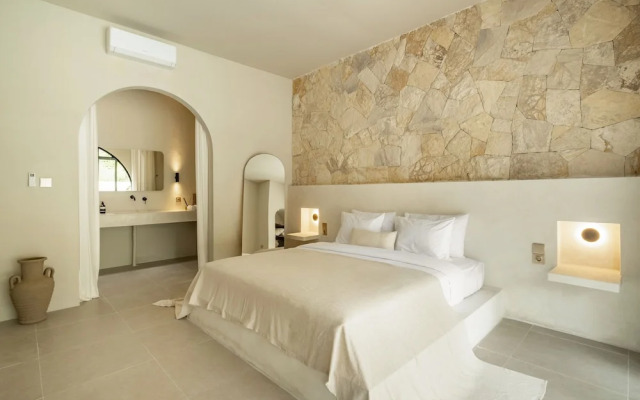 Tropical 3BR Villa in Canggu