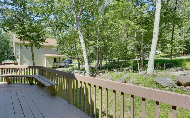 Pools, Hot Tub & More: Bushkill Mountain Getaway!