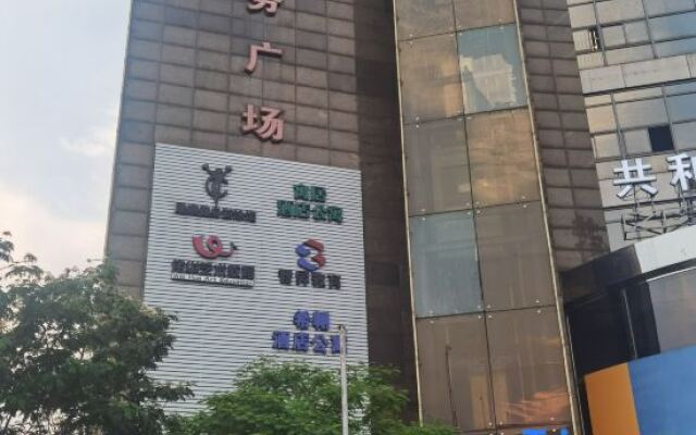 Xiao Hotel Apartment (Shanghai Pengpu Xincun Subway Station)