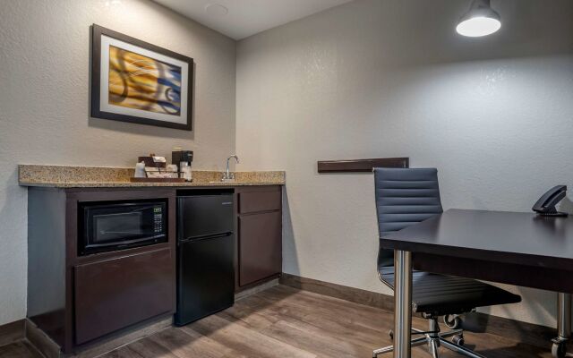 Best Western Carlton Suites