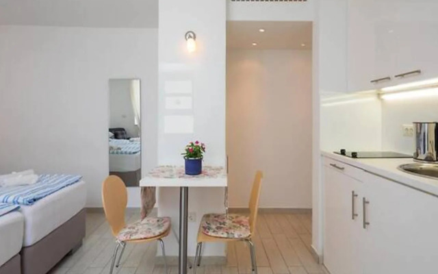 Split Center Suites