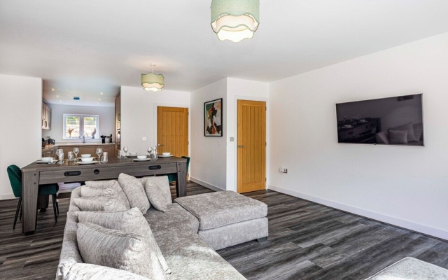 4 Riverside Mews