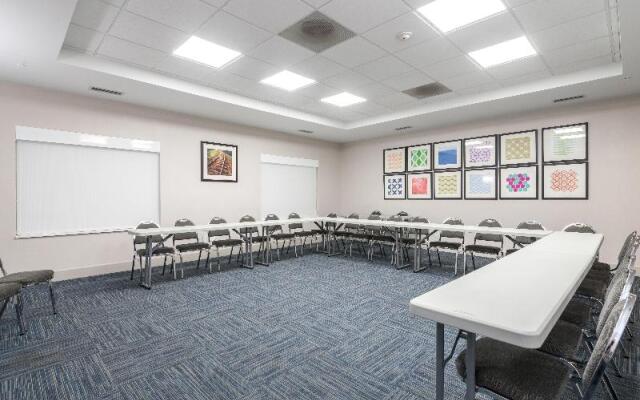 Holiday Inn Express & Suites LaGrange