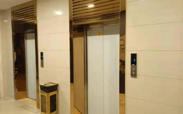 Zhongyi Light Luxury Cloud Hotel (Anqing City Renmin Road Pedestrian Street Xiaosu Road Branch)