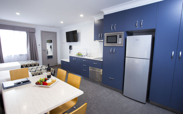 Altitude Motel Apartments