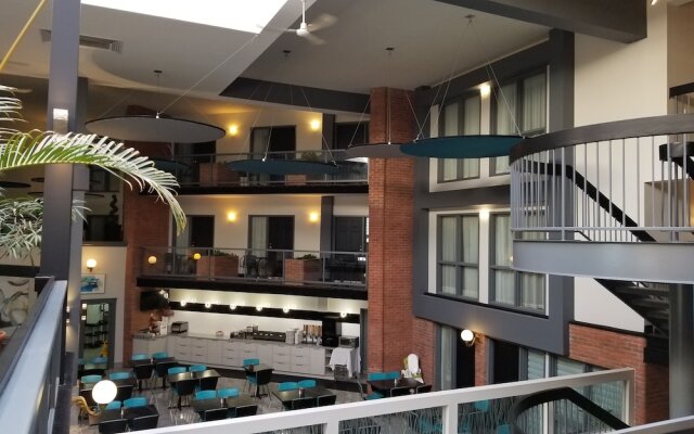 Best Western Plus Laval Montreal & Conference Centre
