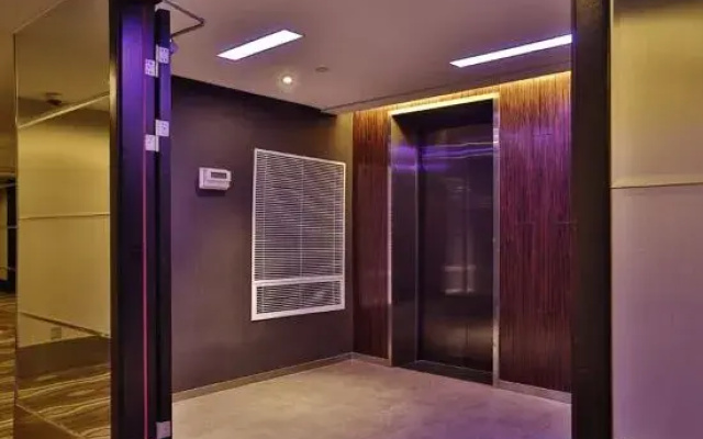 Orange Hotel Select Shanghai Xizang North Road Metro Station