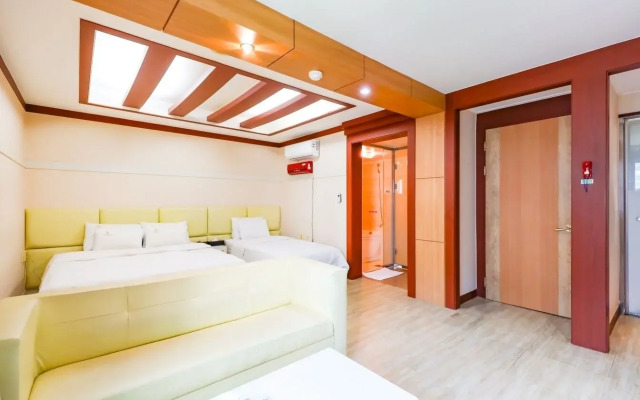 Charlot Castle Hotel