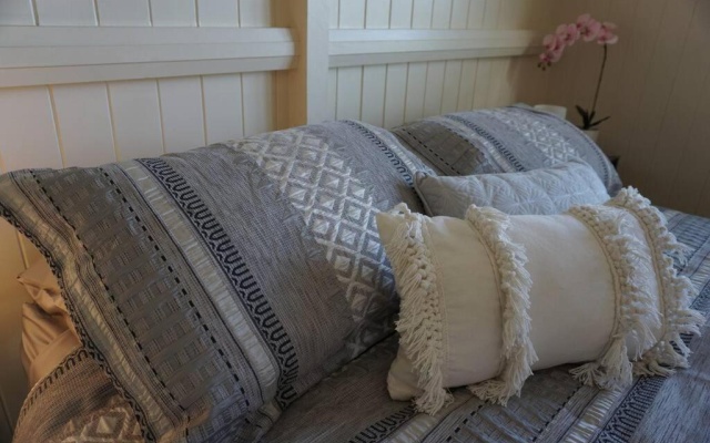Harris House-2 bedroom unit with INDOOR FIREPLACE Holiday home Stanthorpe – Guest Rooms – Stanthorpe