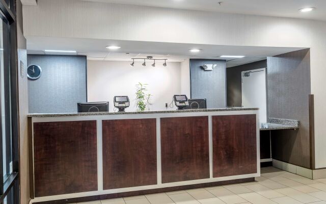 Red Roof Inn & Suites Savannah Airport