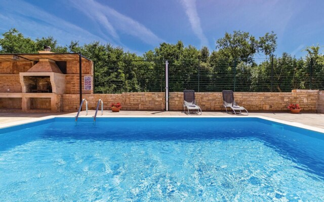 Amazing Home in Liznjan With Wifi and 3 Bedrooms