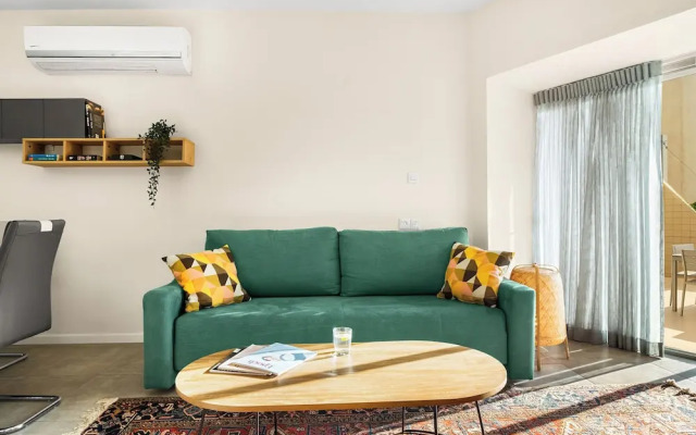 Netanya Beach Pool Studio by Sea N' Rent