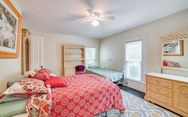 Charming Champaign Victorian w/ Deck!
